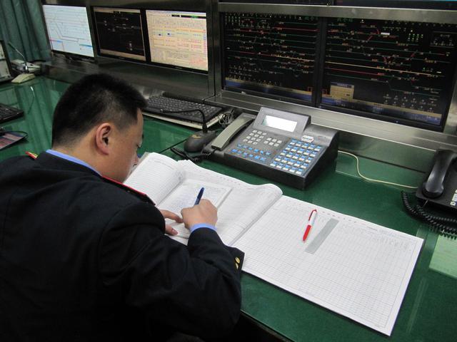 开云|太难了，熬夜的心有多真，头发伤你就有多深